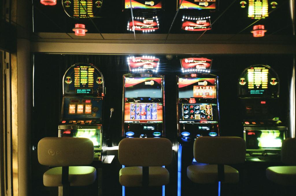 infinite scroll slot machines gambling addiction